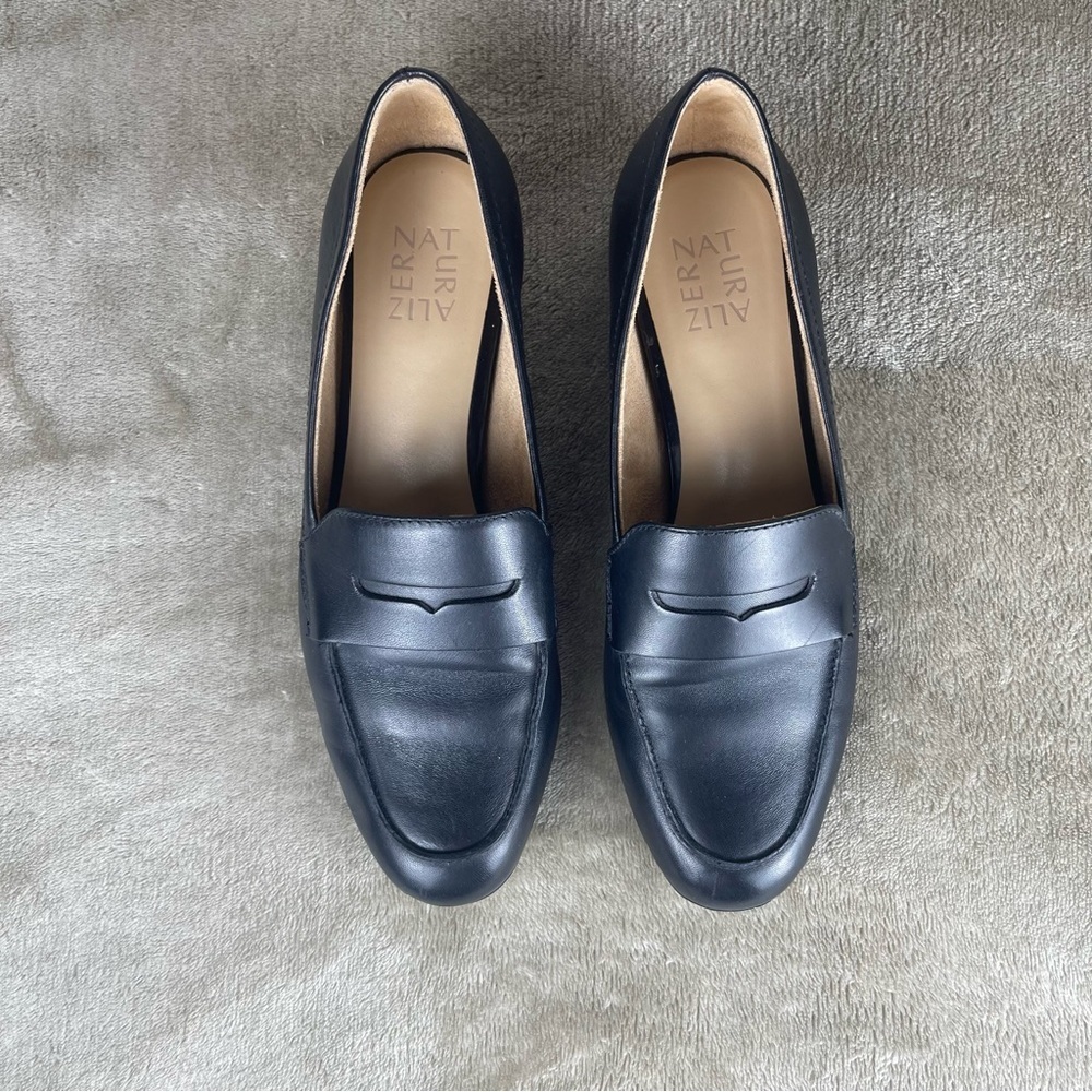 Women’s Naturalizer Karma‎ Penny Loafers Navy Blue. Great condition size 7.5